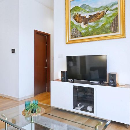 2Br Lucky Tower Residence Jakarta Old Town Top Floor Condo Eksteriør billede